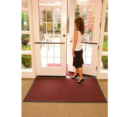 WaterHog® Max Herringbone Classic Border Entrance Mat 3/8" Thick 4' x 6' Black