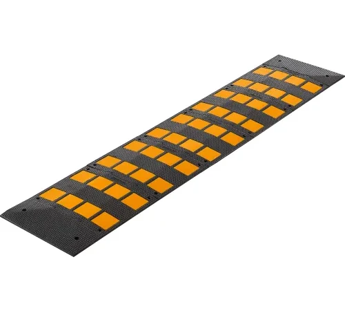 Global Industrial" Rubber Speed Hump with Endcaps, 23-1/2'' W x 110"L