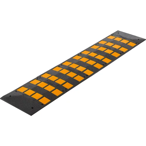 Global Industrial" Rubber Speed Hump with Endcaps, 23-1/2'' W x 110"L