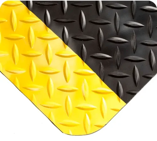 Wearwell® SMART" Diamond-Plate Anti Fatigue Mat 5/8" Thick 4' x 75' Black/Yellow Border